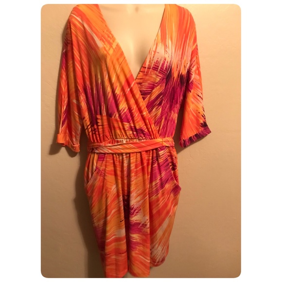 Maggy London Dresses & Skirts - Maggy London wrap style dress